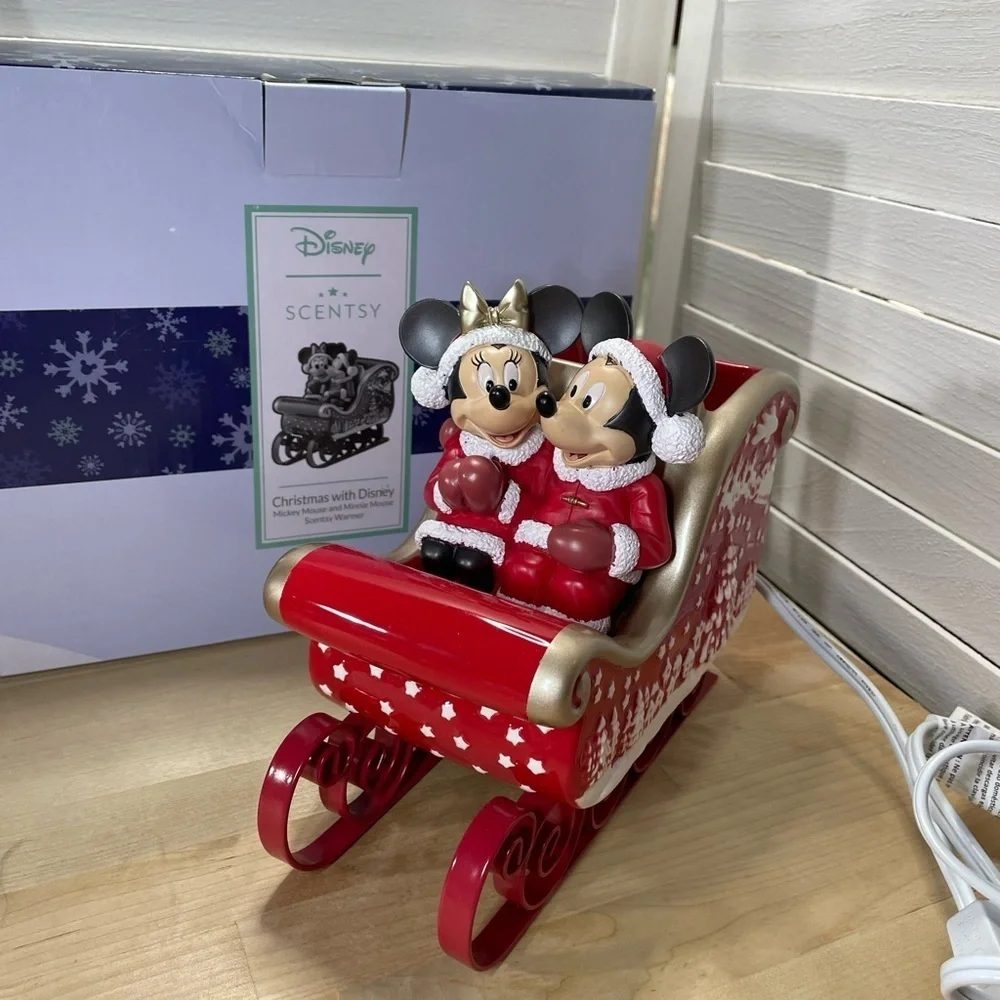 Scentsy Disney Holiday Mickey & Minnie Sleigh Warmer